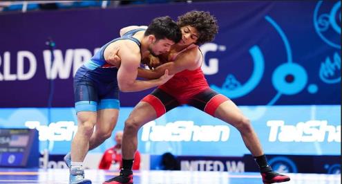 تنفيذًا لتوجيهات الرئيس السيسي.. الأكاديمية الوطنية تستقبل والد لاعب منتخب مصر للمصارعة بغدودة